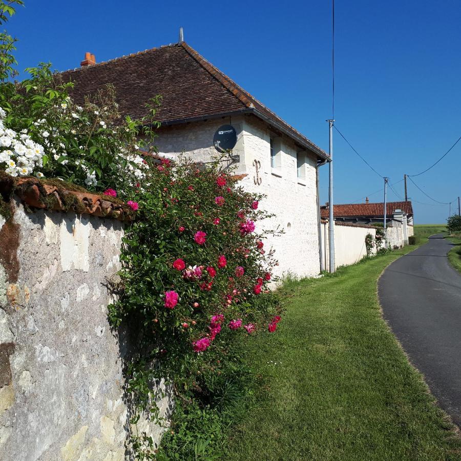 Gite Et Chambres D'Hotes Le Chene Billault Pouant Bagian luar foto