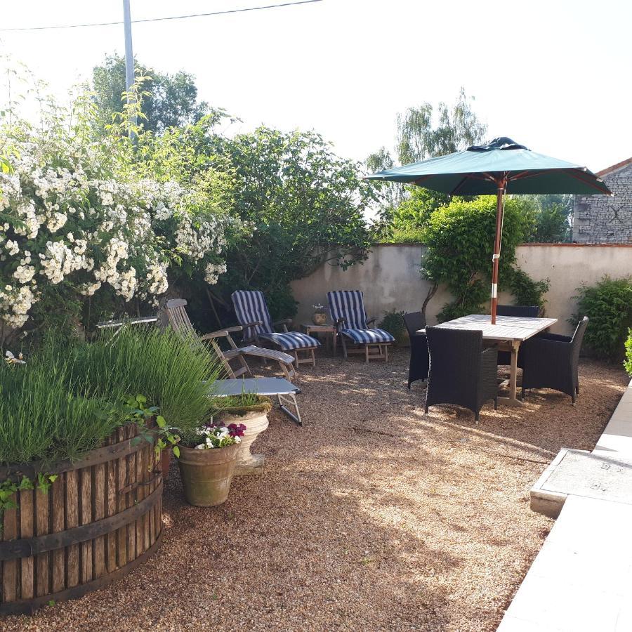Gite Et Chambres D'Hotes Le Chene Billault Pouant Bagian luar foto